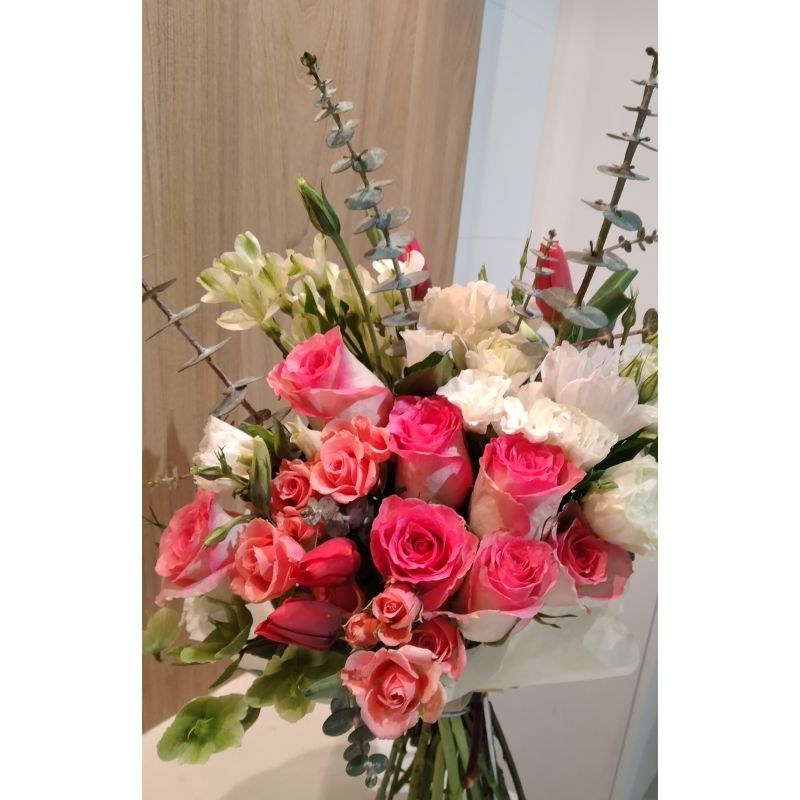 ROSAS, MINI ROSAS TULIPANES ALSTROEMELIA LISIANTHUS