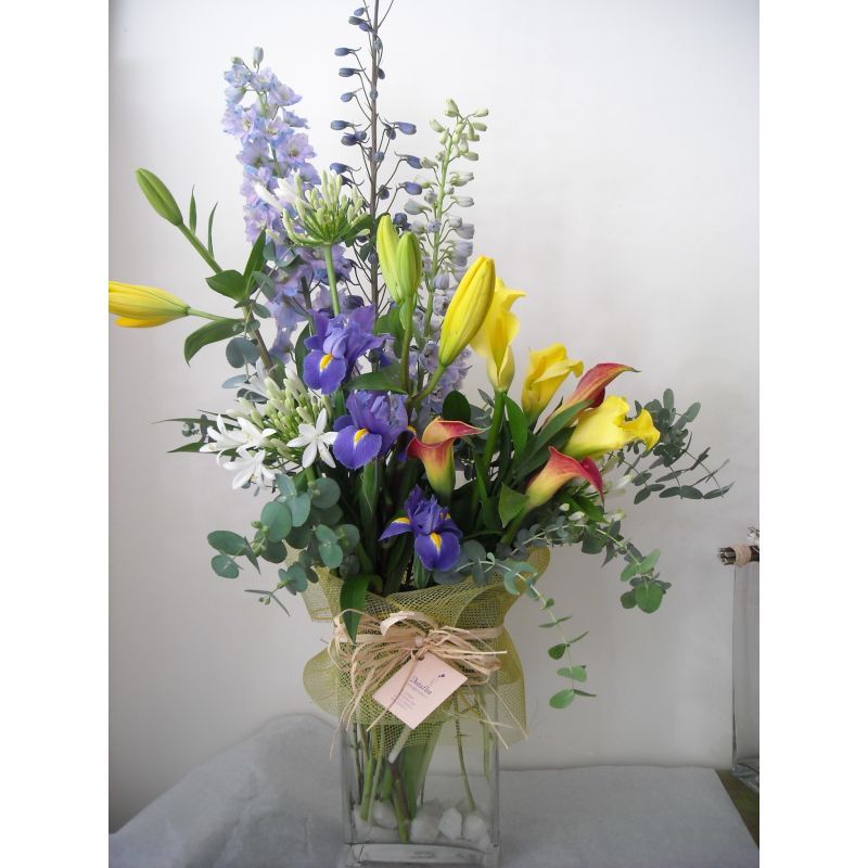 IRIS LILIUM CALAS DE COLORES Y DELFINIUM