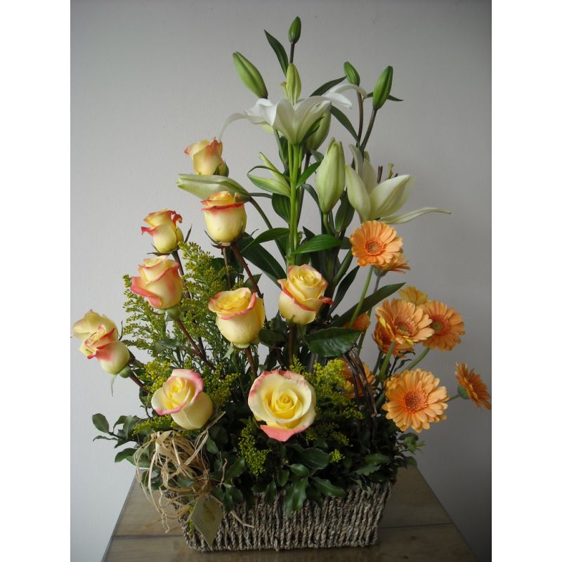 ROSAS GERBERAS  LILIUM Y FOLLAJE