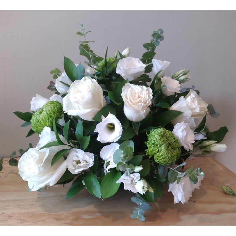 ROSAS LISIANTHUS SPIDER Y EUCALIPTO Y RUSCUS