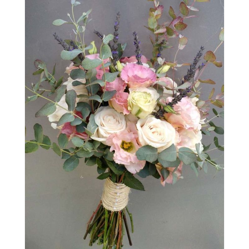 LISIANTHUS ROSAS LAVANDA Y EUCALIPTOS