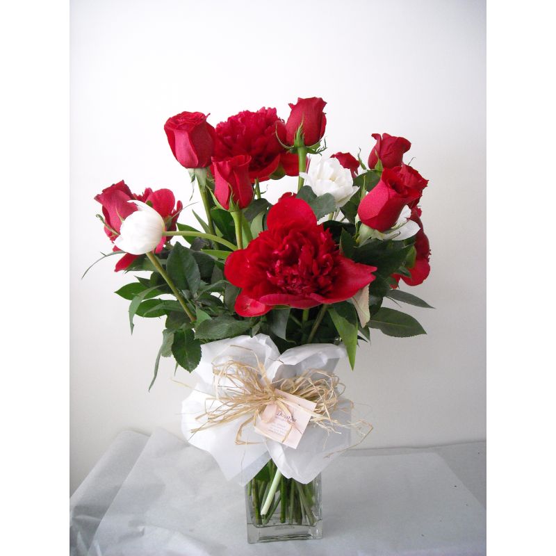 ROSAS , PEONIAS , LISIANTHUS Y RUSCUS