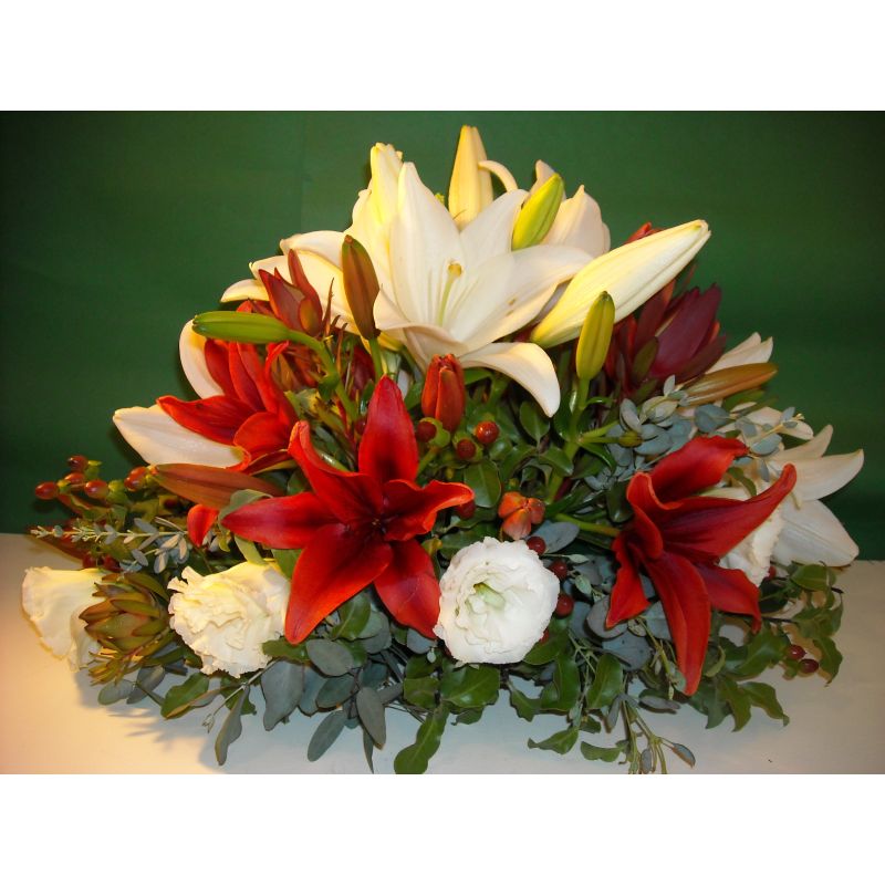 LILIUM LISIANTHUS HIPERICUM Y EUCALIPTOS