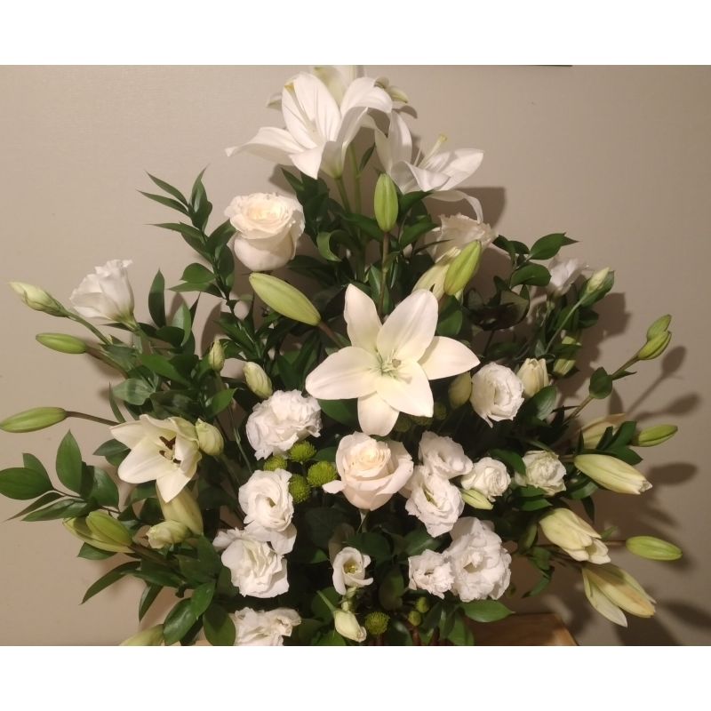 LISIANTHUS LILIUM Y ROSAS FOLLAJE BASE DE MADERA