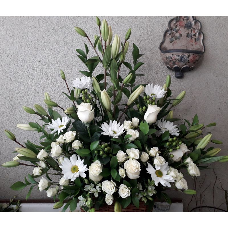 MABLE ROSAS LISIANTHUS LILIUM FOLLAJE