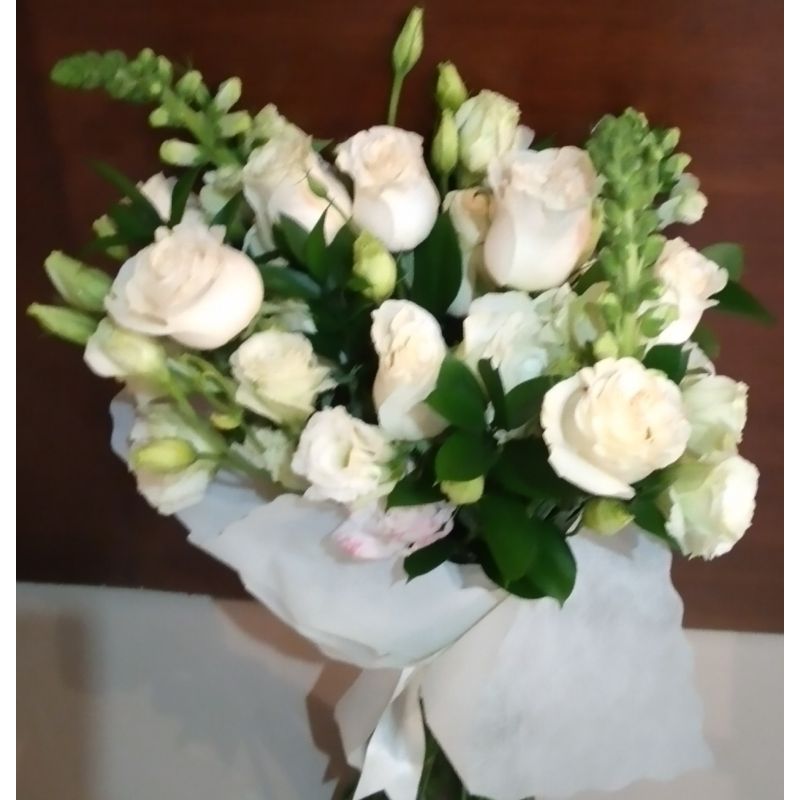 PERROS LISIANTHUS ROSAS Y RUSCUS
