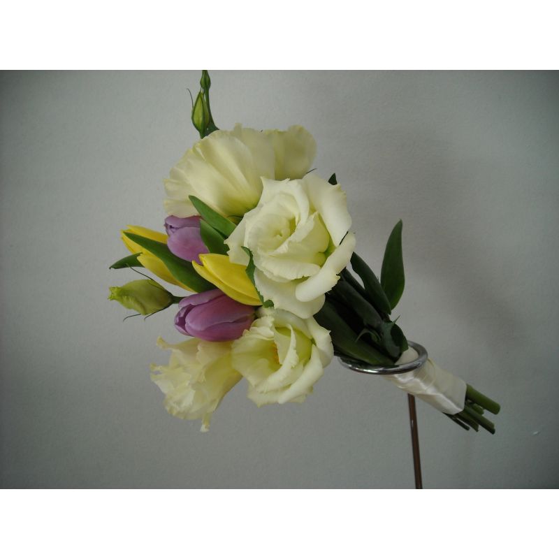 LISIANTHUS  CON TULIPANES