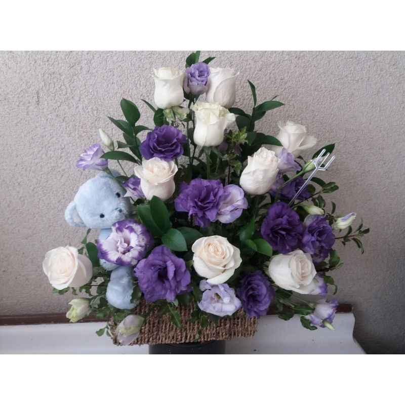 ROSAS CON LISIANTHUS MORADOS Y OSO