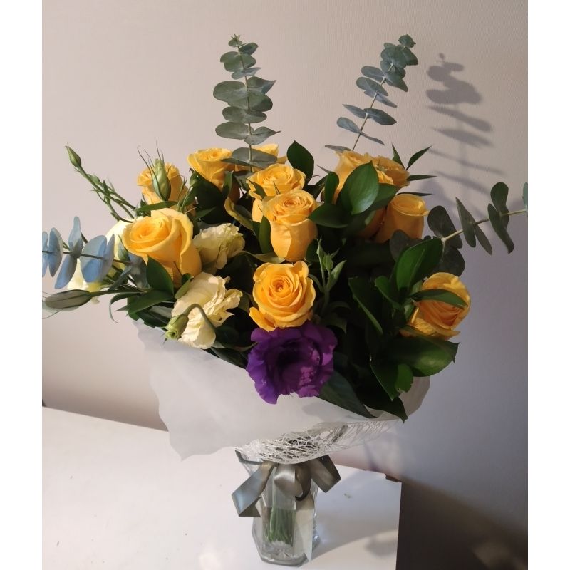 ROSAS LISIANTHUS EUCALIPTOS Y RUSCUS