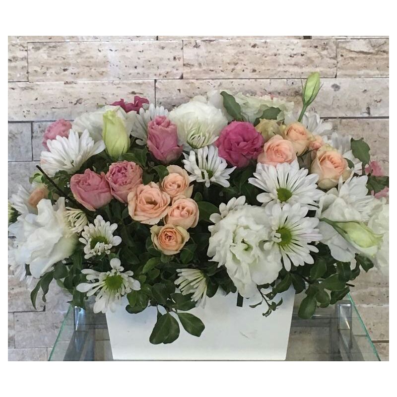 MABLE  MINI ROSAS Y LISIANTHUS BASE DE MADERAS