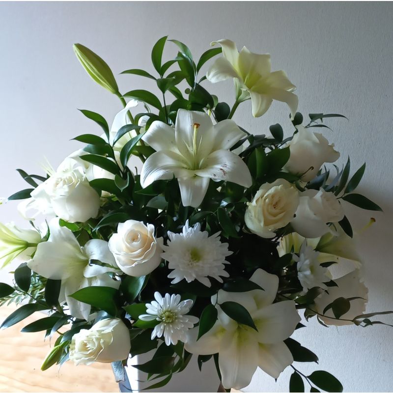 LILIUM ROSAS MABLE EN BASE DE MADERA