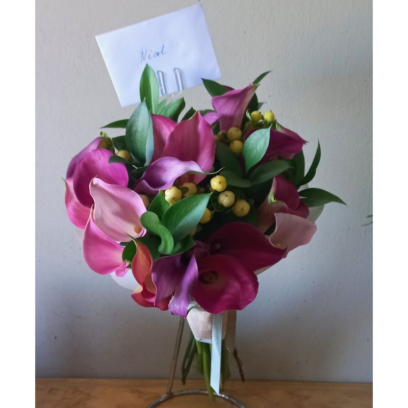 CALAS DE COLORES CON HIPERICUM Y RUSCUS