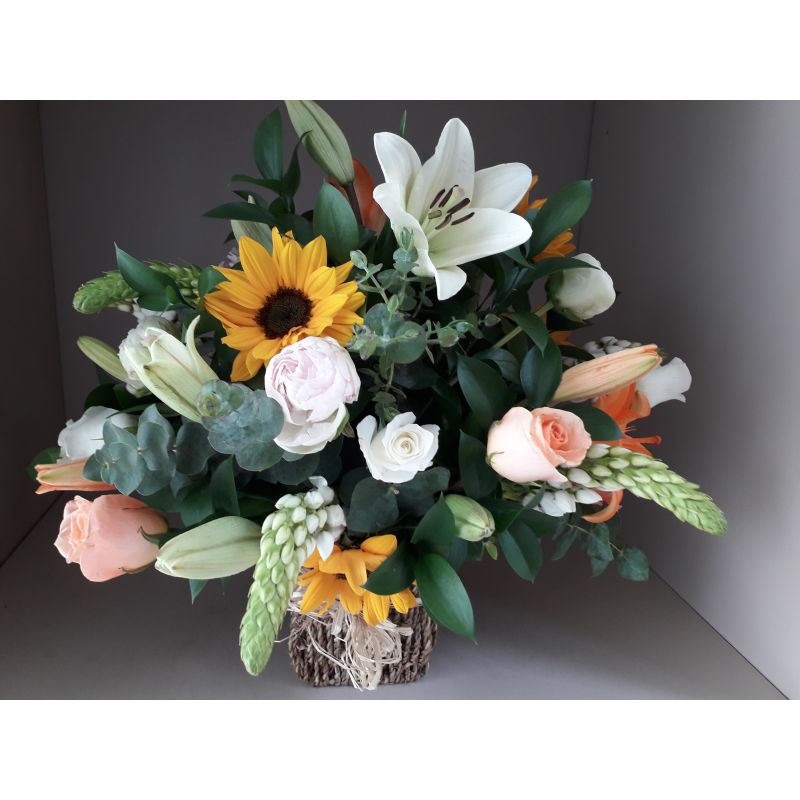 GIRASOL  ORNITOGALO LILIUM ROSA EN BASE DE RATAN