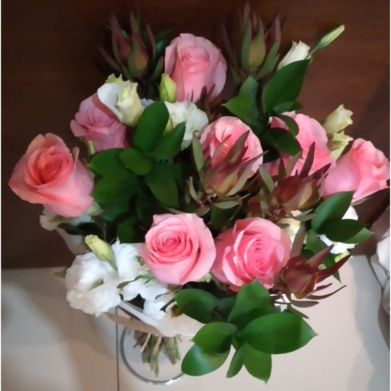 ROSAS , LISIANTHUS EUCADENDRO  Y RUSCUS