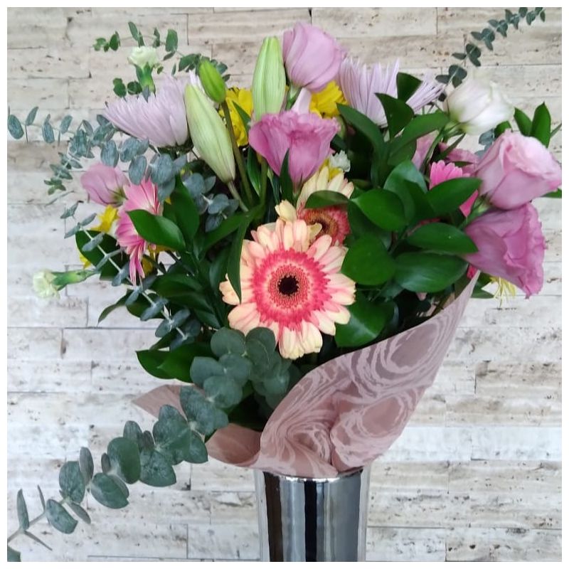 GERBERAS CON SPIDER EUCALIPTOS LISIANTHUS RUSCUS