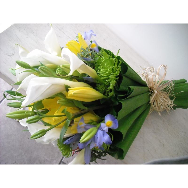 CALAS BLANCAS LILIUM IRIS SPIDER FOLLAJE