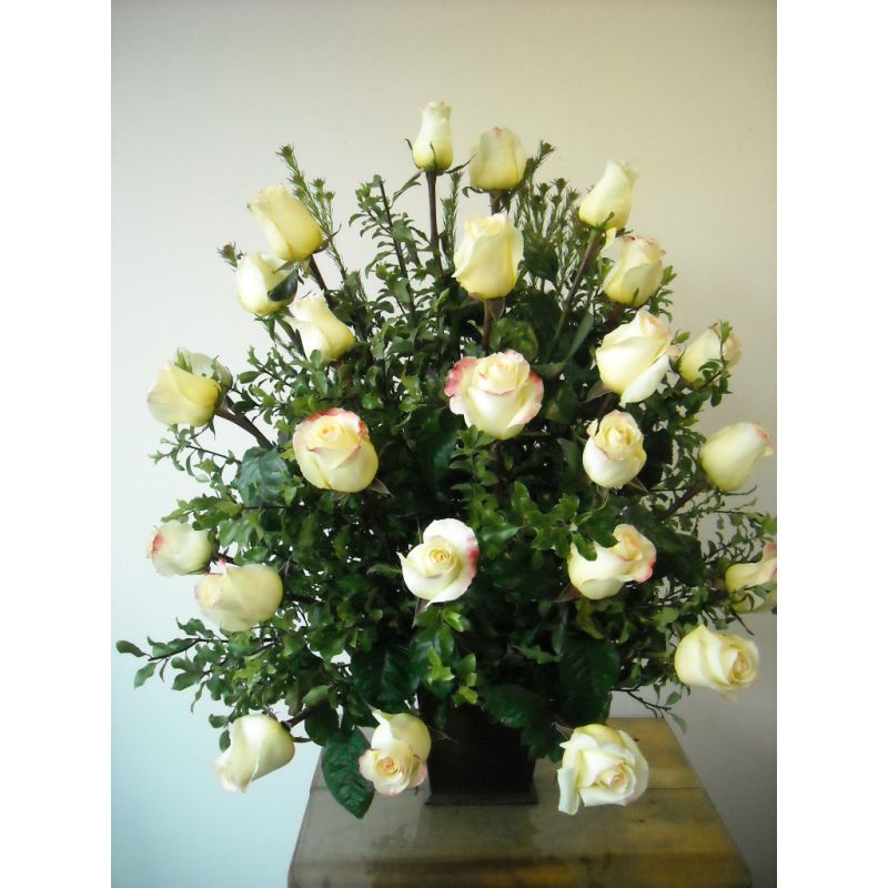 ARREGLO GRANDE DE ROSAS Y FOLLAJE df92