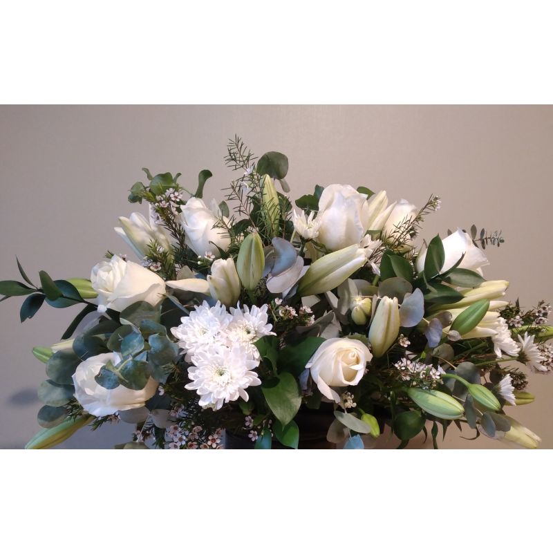 ARREGLO PEQUEÑO DE ROSAS LILIUM Y MABLE